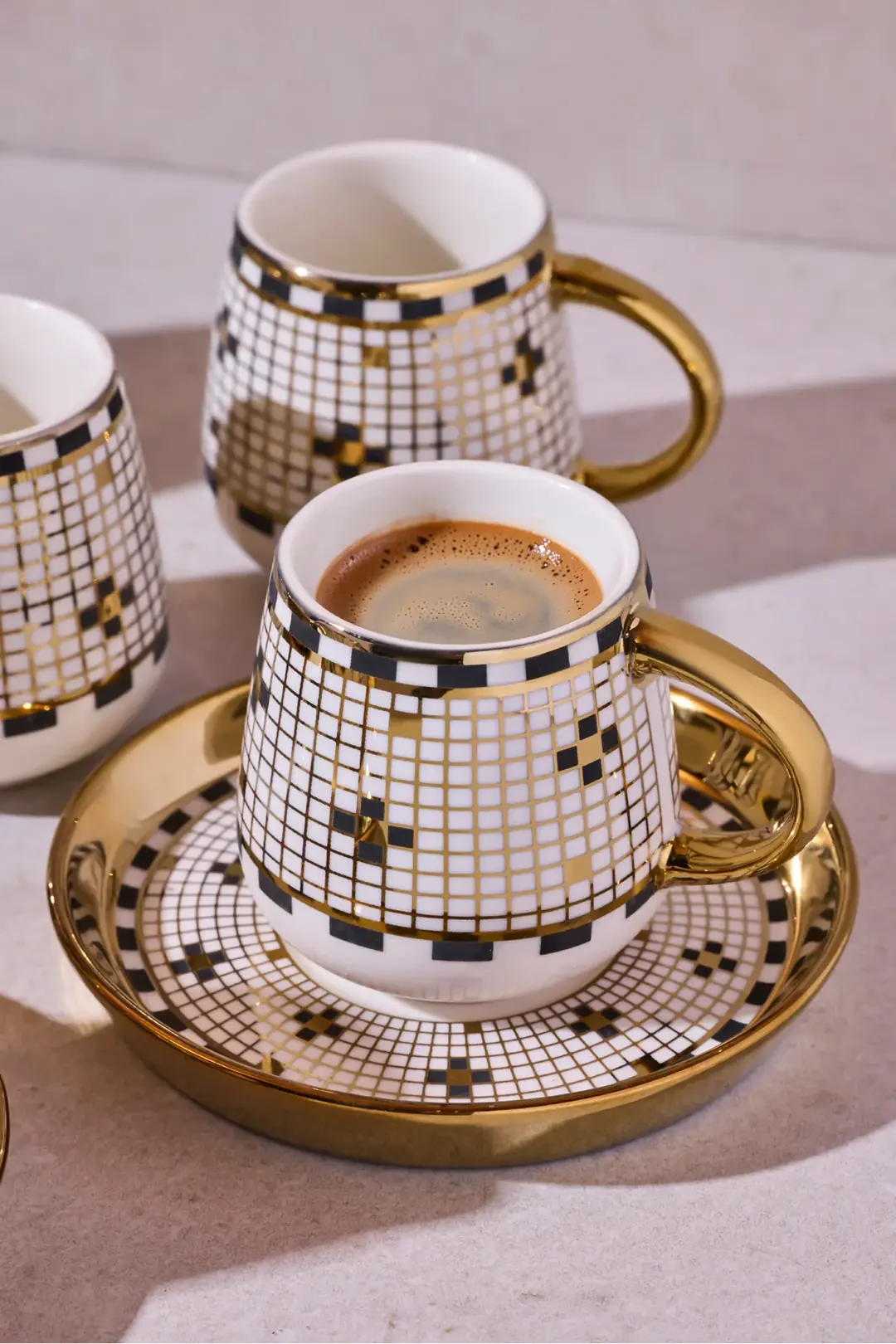 Cihangir 6 Kişilik Porselen Mozaik Desenli Gold Kahve Fincanı Takımı · 4. fotoğraf