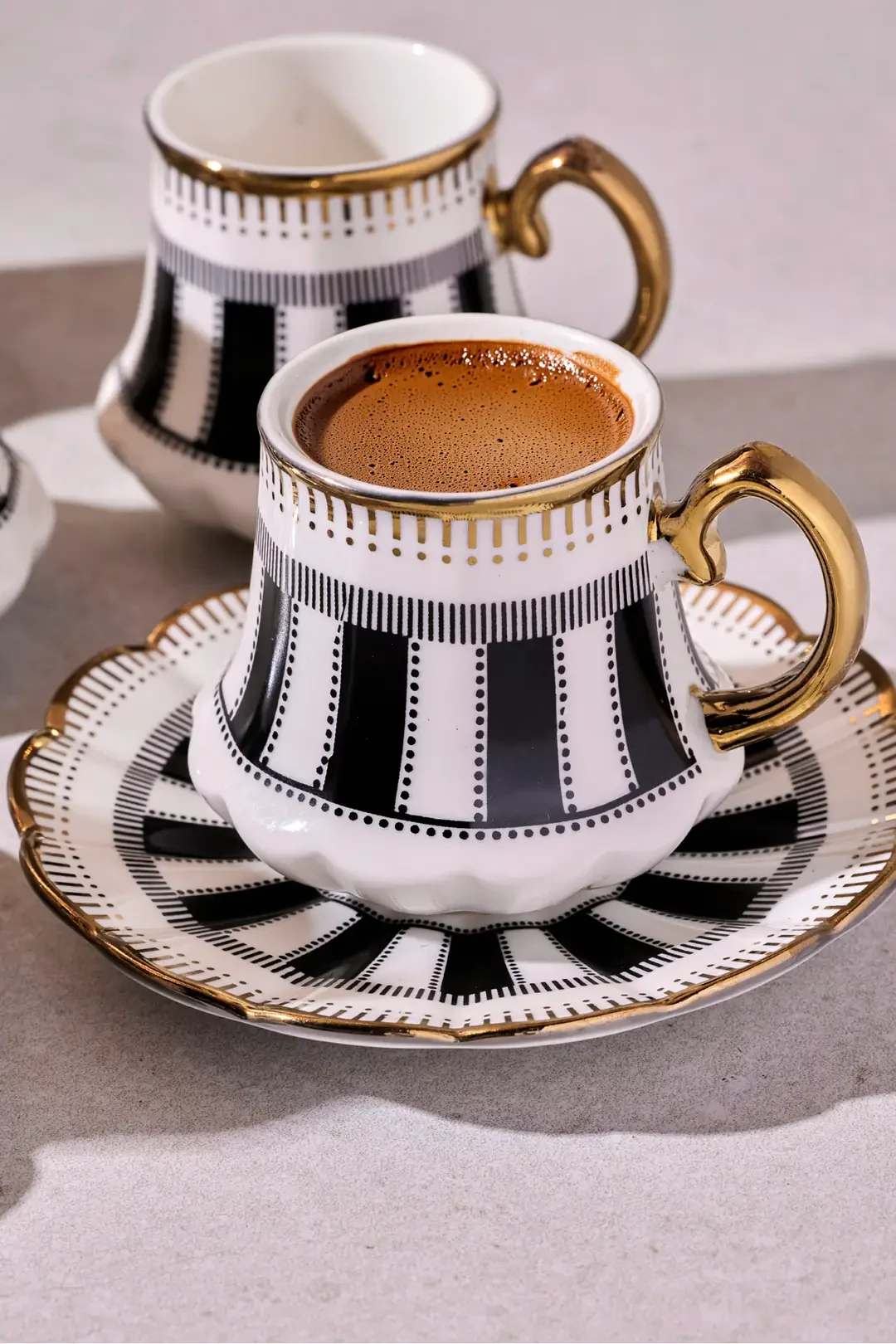 Cihangir 6 Kişilik Porselen Siyah Beyaz Çizgili Gold Kahve Fincanı · 4. fotoğraf