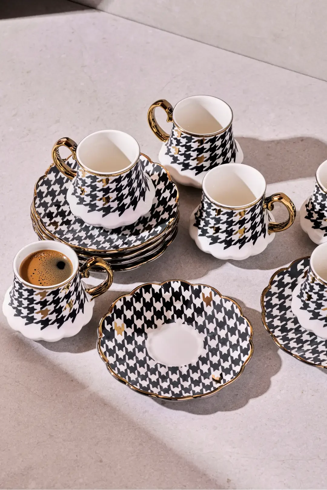 Cihangir 6 Kişilik Porselen Kazayağı Desenli Gold Kahve Fincanı Takımı · 3. fotoğraf