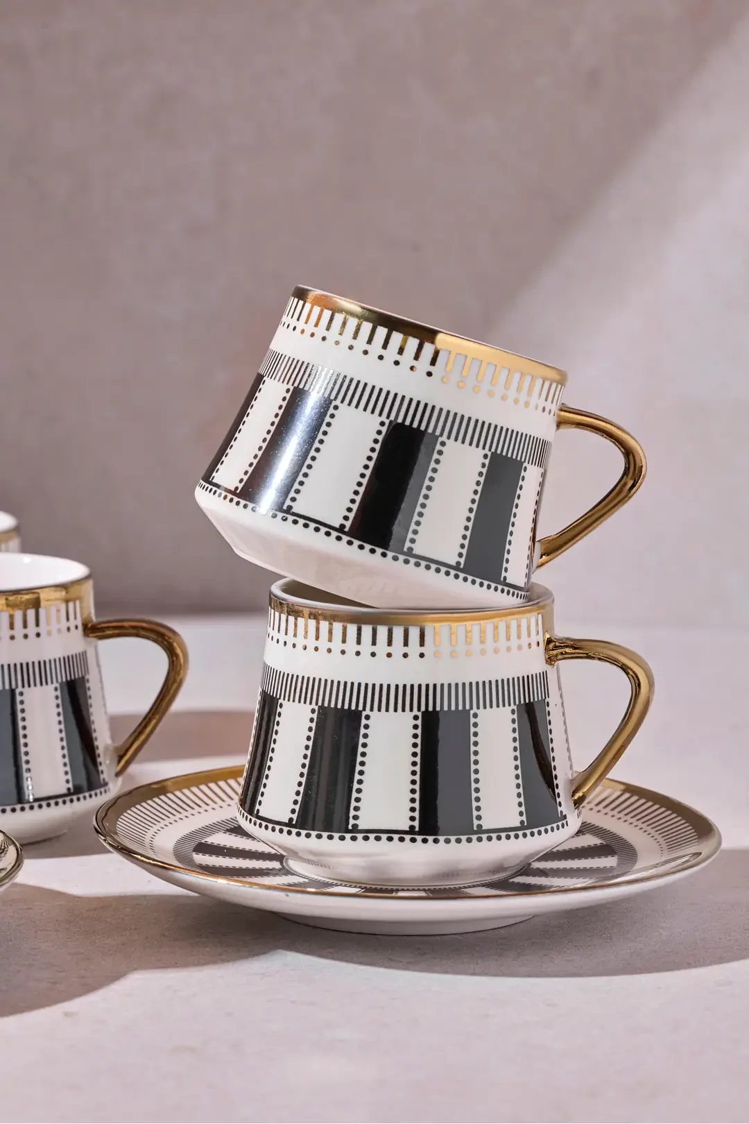 Cihangir 6 Kişilik Porselen Elegant Çizgili Gold Kahve Fincanı Takımı · 2. fotoğraf